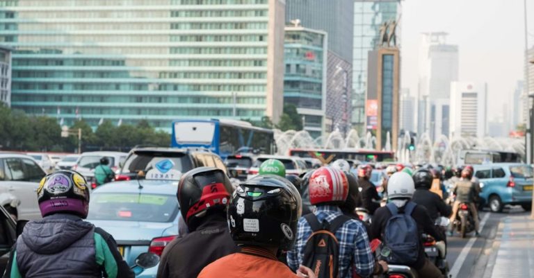 Transportasi Umum vs Motor Pribadi untuk Kerja Akhir Pekan di Jakarta